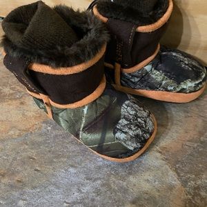 Little boy camo slippers
